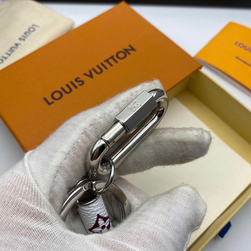 ブランドキーホルダー着用イメージ